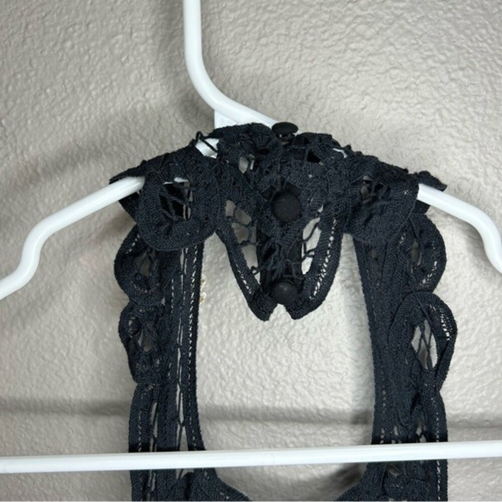 Free People Intimately Batting My Eyes black crochet halter crop top size XS - Picture 7 of 9